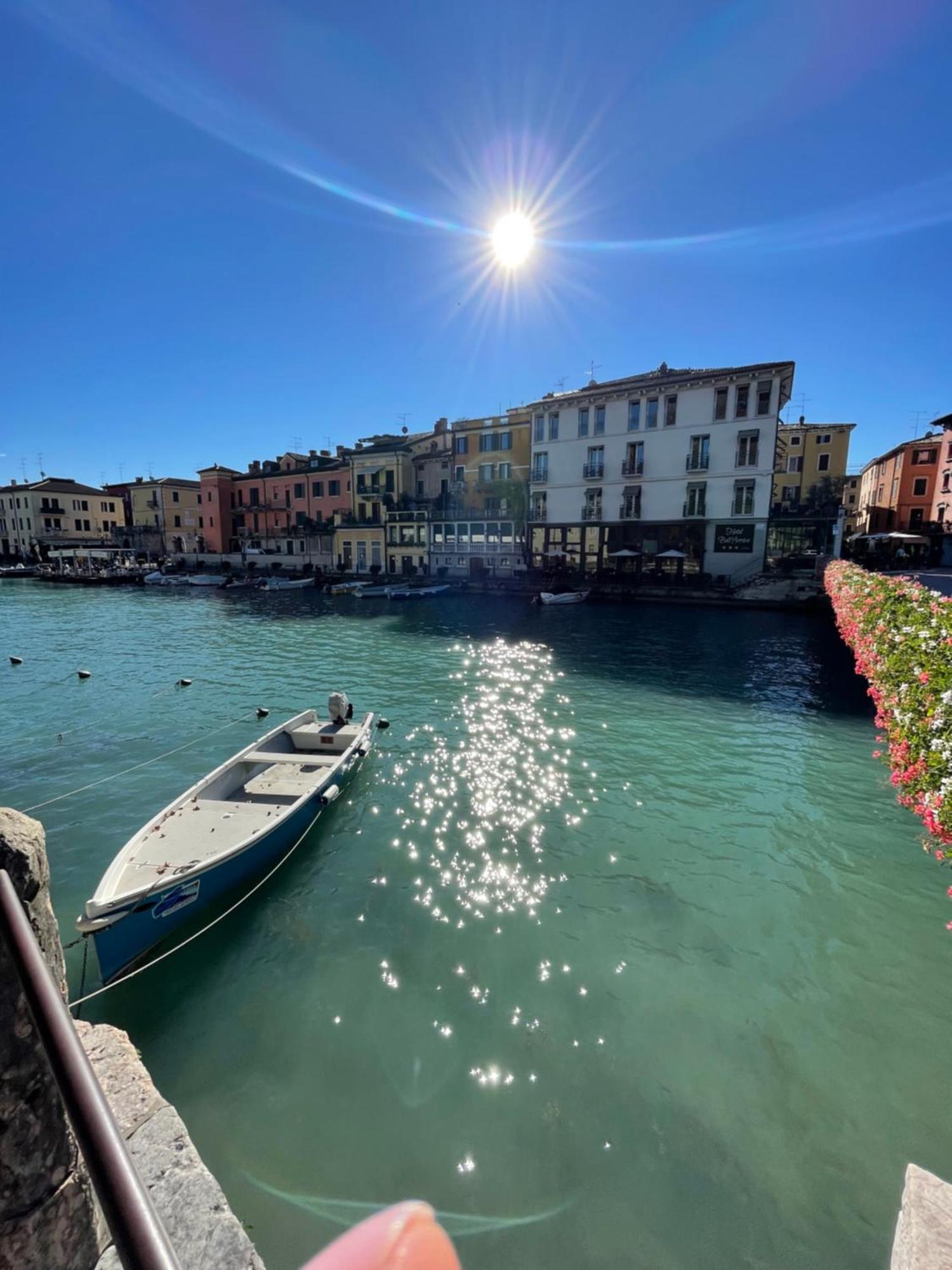 Time To Relax - La Terrazza Sul Lago Peschiera del Garda Exterior foto